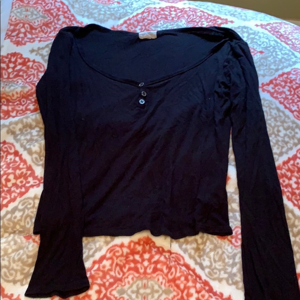 Black quarter button tee